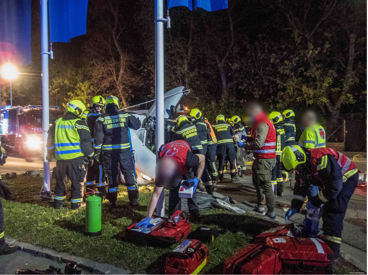 In Absprache mit dem Rettungsdienst wurde eine schonende Menschenrettung durchgeführt.