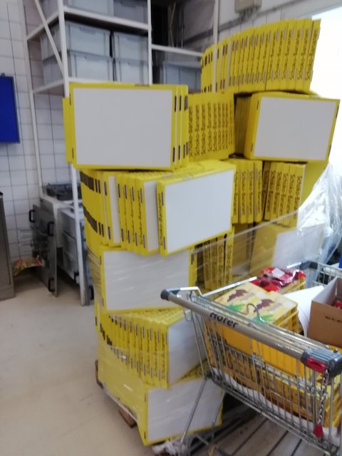 Noch leere Bananenschachteln. | Foto: Werner Achs