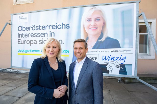 OÖVP-Spitzenkandidatin für die EU Wahl, Angelika Winzig, und OÖVP-Landesgeschäftsführer Wolfgang Hattmannsdorfer. | Foto: OÖVP