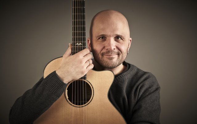 Fingerstylevirtuose Martin Moro. 