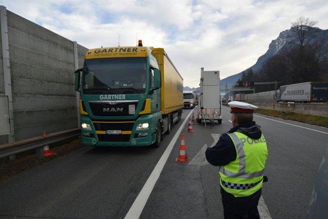 An verkehrskritischen Tage nach Ostern und rund um Staatsfeiertag kommt es in Tirol wieder zur Blockabfertigung. | Foto: ZOOM.TIROL