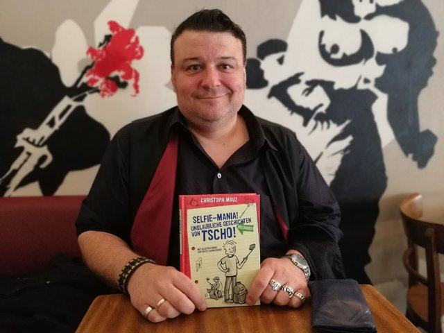 Christoph Mauz ist Autor zahlreicher Kinderbücher. Von der Figur "Tscho" handeln dabei mehrere.
