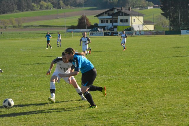 Doppelschützin Isabella Gold am Weg zum 3:0.