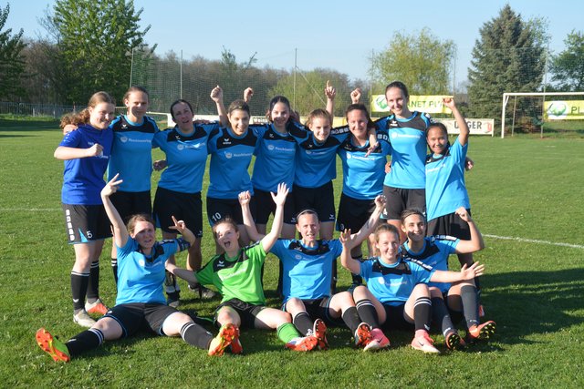 Die Spielerinnen vom FC Südburgenland 1b jubelten über den klaren 3:0-Heimsieg.