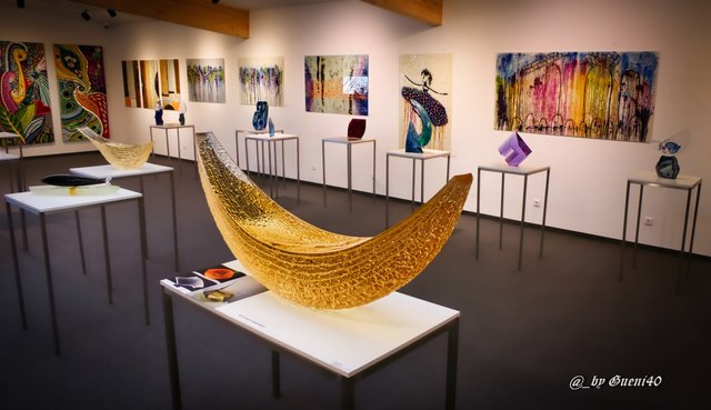 ..........Einzelstücke,die wunderschön mit dem Raum harmonieren.....