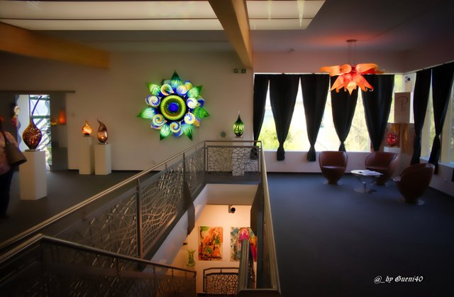 ....über die Stiege rauf,es leuchtet überall.....