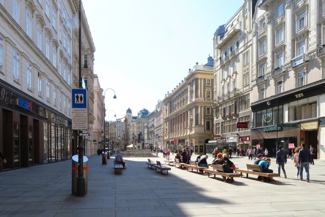 Der Graben war zu so früher Stunde noch relativ wenig belebt