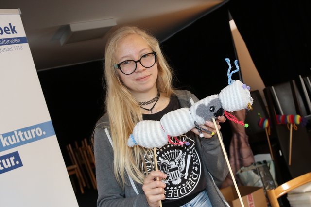 Der Tag bestand aus vielen kreativen Einheiten wie diese Schülerin hier beweist | Foto: KK