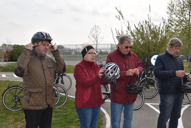 Zuerst muss der Helm mal richtig eingestellt und aufgesetzt werden. | Foto: Zeiler