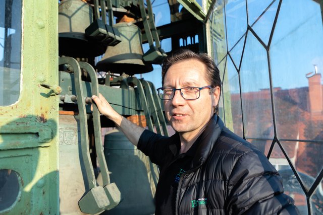 Experte: Franz Balkovic übt die Wartung des Glockenspiels, die er von seinem Vater übernommen hat, mit großer Leidenschaft aus. | Foto: Jorj Konstantinov