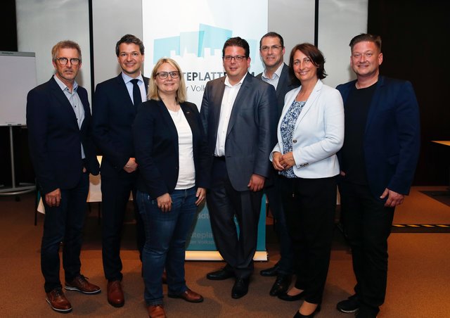 Oskar Januschke, Stefan Roth, Nationalrätin Martina Kaufmann, Nationalratsabgeordneter Peter Weidinger, Stadtrat Markus Gaiger und Stadtrat Christian Pober diskutierten über die Machbarkeit des Projekts. | Foto: KK