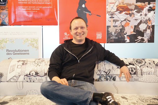 Matthew Mosher ist Professor für Multimedia art.