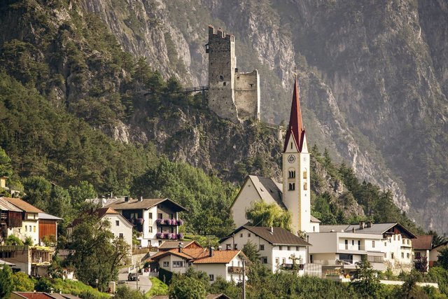 In der Gemeinde Stanz bei Landeck soll am 7. Juli ein neuer Bürgermeister gewählt werden.