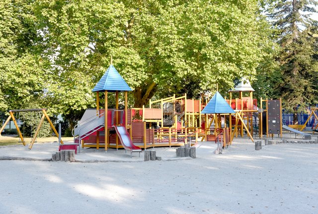 Volksgarten – An schönen Tagen ist hier ordentlich viel los. Eltern und Kinder sollten nur wenig Berührungsängste haben.
