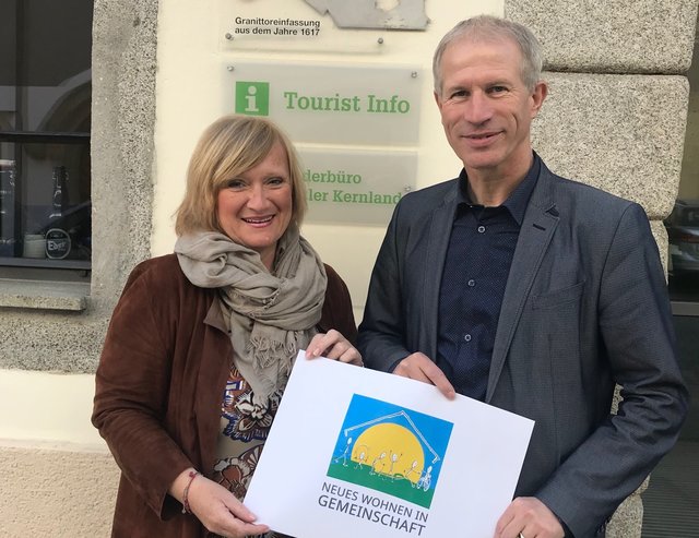 Geschäftsführerin Conny Wernitzig und Obmann Erich Traxler präsentieren das Leader-Projekt "Neues Wohnen in Gemeinschaft". | Foto: Regionalverein MV Kernland