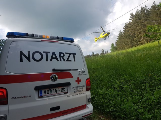 Notarztteam und Rettungshubschrauber retteten einen 73-Jährigen auf der Gaberl-Bundesstraße. | Foto: R. Wonisch/Rotes Kreuz Steiermark