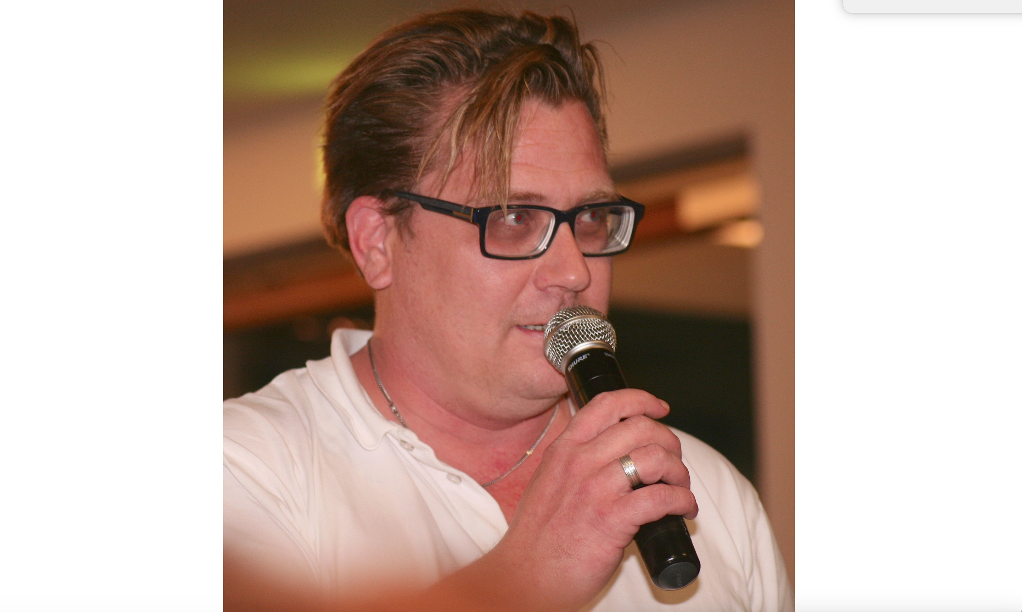 Der Mittersiller Hausarzt Dr. Henrik Hellan hat sich in der Vergangenheit schon mehrfach dahingehend geäußert (hier bei einer Diskussionsrunde im Jahr 2015), dass die Rahmenbedingungen bei uns in der Region schwierig für ihn und seine Kollegen sind.