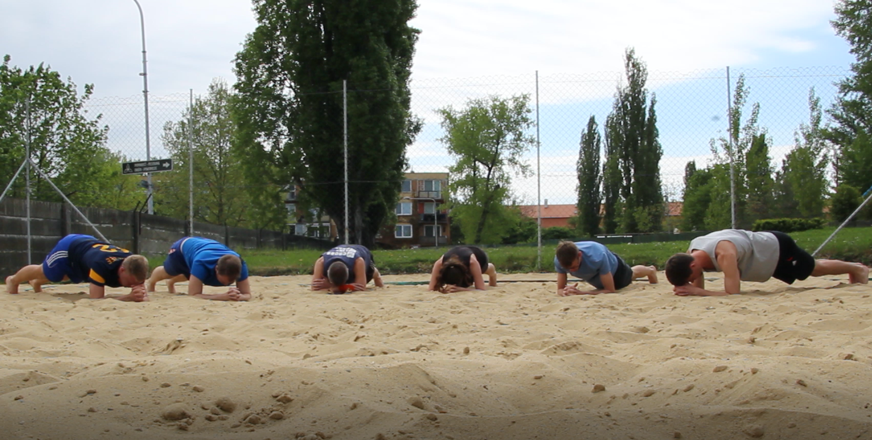 Täglicher Plank (v.l.n.r. Christoph Stanzel, Michael Hameter, Günter Fahrnberger, Elisabeth Stanzel, David Schwarz, Jakob Strasser)