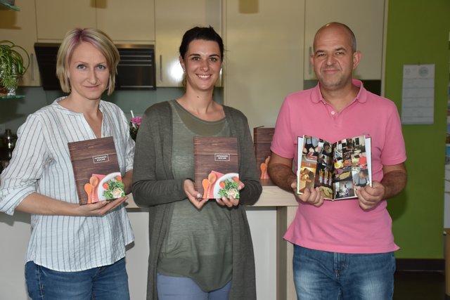 Ideengeberin Sandra Plaimer, Elisabeth Hahn, Schriftführerin der GEsunden Gemeinde, Dr. Volker Sinnmayer, Leiter der Gesunden Gemeinde Pabneukirchen.