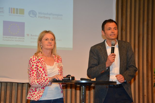 Anton Schuller, Standortkoordinator der Wirtschaftsregion Hartberg und Renate Divitschek vom Projekt "V/Faktor Oststeiermark" freuten sich knapp hundert Gäste begrüßen zu dürfen.