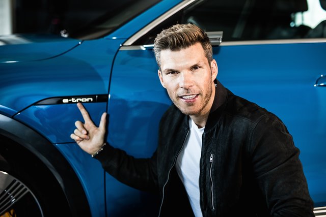 Runtastic-Gründer Florian Gschwandtner übernimmt als erster Kunde den neuen Audi e-tron.
