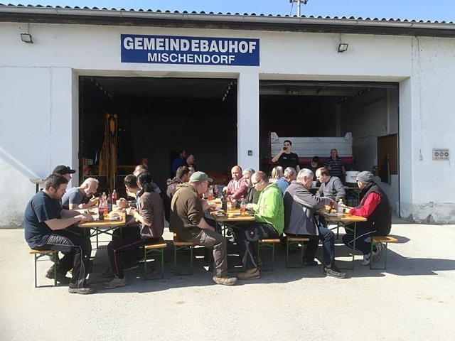 Zum Abschluss gab es eine Jause beim Bauhof Mischendorf. | Foto: Gemeinde Mischendorf