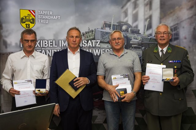 Oberstabswachtmeister Alexander Lechner,  Oberst des höheren militärischen Fachdienstes Peter Steiner, Oberst Helmut Plieschnegger und  Hauptmann Josef Aumaier. 
 | Foto: Gerald Held
