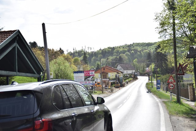 Hier wird der Verkehr mit einer Ampel geregelt. | Foto: Huber