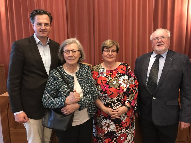 Bgm. Stefan Schmuckenschlager, Irma Schinnerl, Brigitte Holzweber, Rüdiger Wozak. | Foto: Verschönerungsverein Klosterneuburg