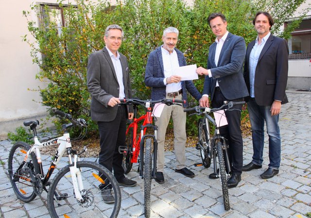 Alexander Weber, Leiter des Sozialamts, Stadtrat Sepp Wimmer, Bürgermeister Stefan Schmuckenschlager, Geschäftsabteilungsleiter Christian Eistert. | Foto: Stadtgemeinde Klosterneuburg/Schuh-Edelmann
