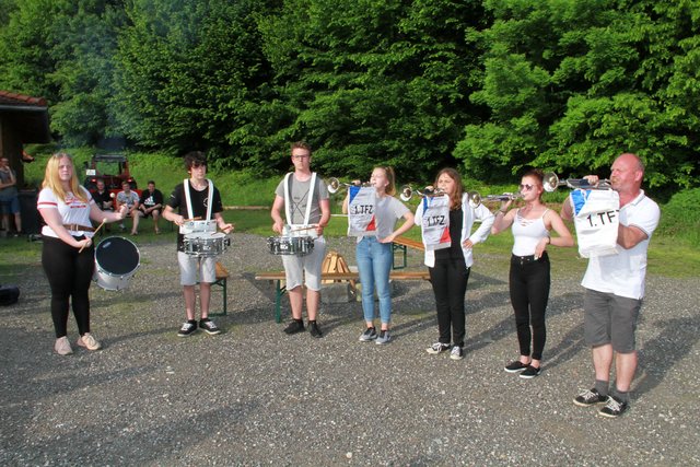 Ein Teil des 1. Triebeser Fanfarenzuges. Zum Jubiläumsfest kommt er in 50-facher Besetzung.