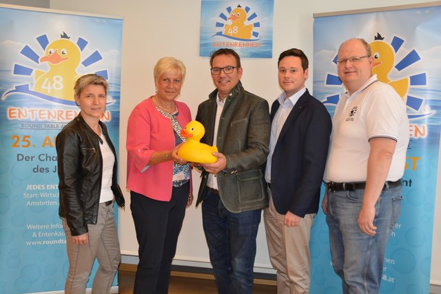 Die große gelbe Ente mit Andrea Plaimer, Ursula Puchebner, Christian Haberhauer, Thomas Heiligenbrunner, Andreas Gebetsberger.