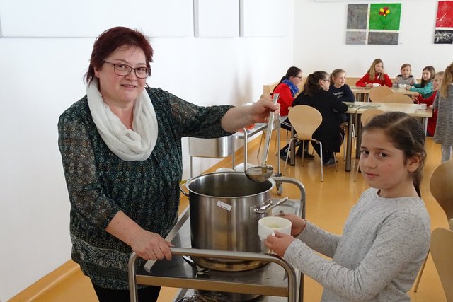 In der Franziskusschule wurde für den guten Zweck Suppe gekocht.