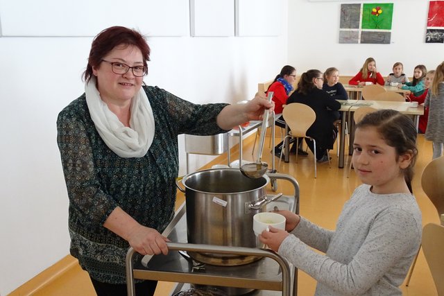 In der Franziskusschule wurde für den guten Zweck Suppe gekocht.  | Foto: Franziskusschule