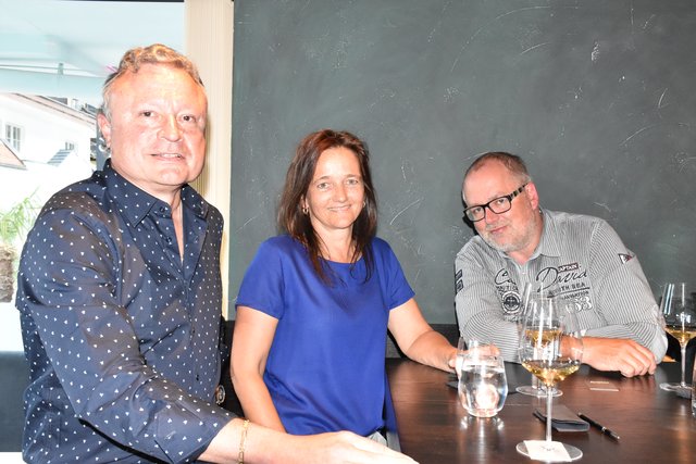Fritz Kaltschmid, Claudia Noldin und Michael Skamrada genossen beim VIP-Empfang ein Gläschen 