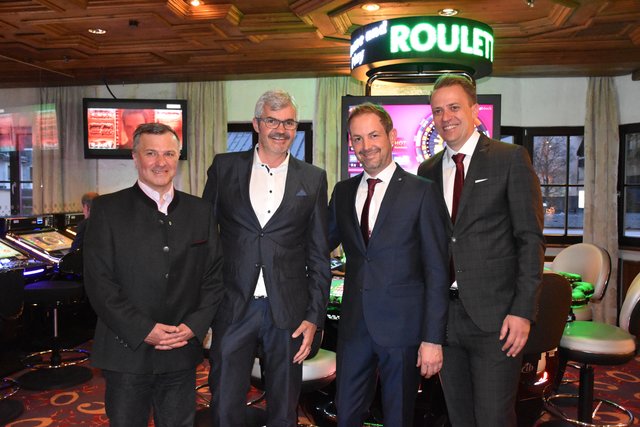 Peter Weigand (GF Tiroler Wirtshauskultur), Bgm. Werner Frießer, Michael Jank (Plangger Delikatessen) und Casino-Direktor Martin König