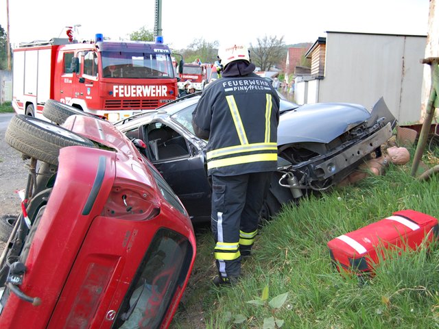 Die Stadtfeuerwehr Pinkafeld übte den Ernstfalls eines Verkehrsunfalls.