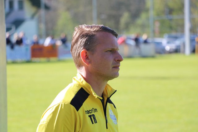 Trainer Helmut Schimanz hadert mit seinen Spielern | Foto: kope