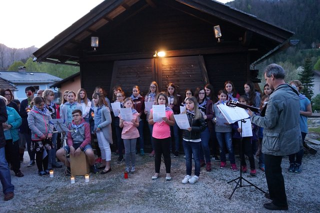 <f>Chorleiter Willi Stehr</f> sorgte mit dem Schulchor der Neuen Mittelschule St. Aegyd für stimmungsvolle Musik.
