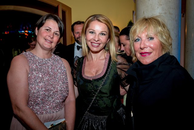 Unterhielten sich prächtig: Evelyn Pototschnig, Julia Schaar und Ingrid Bein