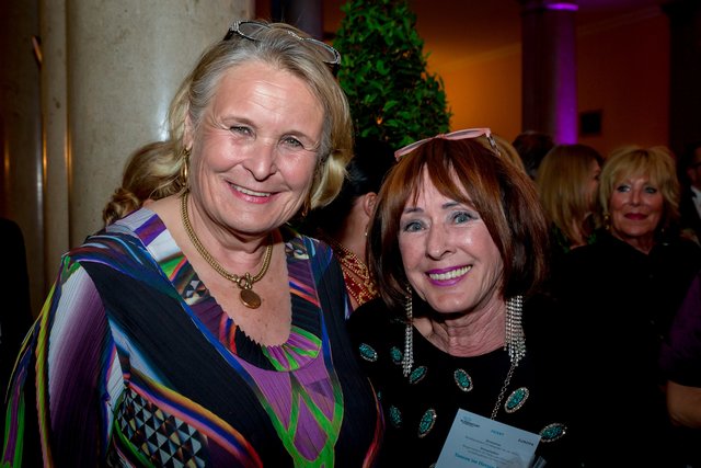 In bester Laune: Claudia Haider und Zuckerbaronin Anneliese Resei