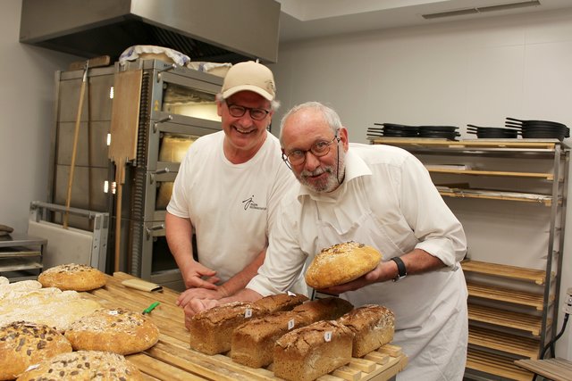 Stolze Bäcker: Klaus Werner (l.) mit "Lehrling" Robert.