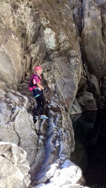 Zwischendurch steigen wir aus dem Klettersteig aus und bewundern die Schönheit dieser Felsenverformungen