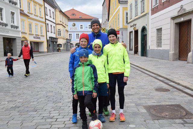 Nutzten den Lauf als Trainingseinheit: Christian Jagersberger mit seinen Schützlingen Emil und Tim Jagersberger sowie Angelika und Gabriel Dallhammer.