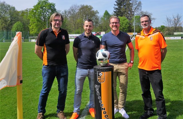 von links nach rechts: Johannes Ulrich (SVG Obmann Stv.), SVG Trainer Mag. Jörg Schirgi, LAbg. Dr. Oliver Wieser und SVG Obmann Mag. Andreas Waltenstorfer