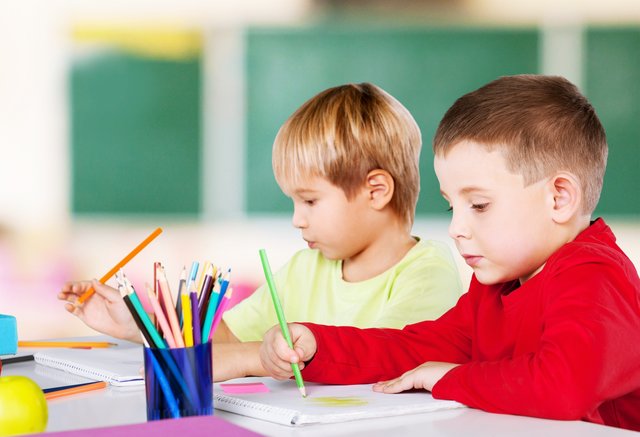 Neues zu erlernen erfordert viel Energie. Dazu benötigen Kinder eine ausgewogene Ernährung.
