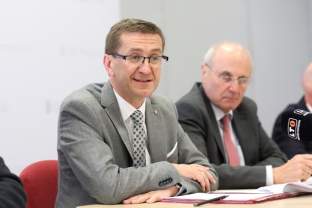 Wirtschaftslandesrat Markus Achleitner freut sich auf den Start des dualen Studienzweigs "Intelligente Produktionstechnik" im Herbst 2019.