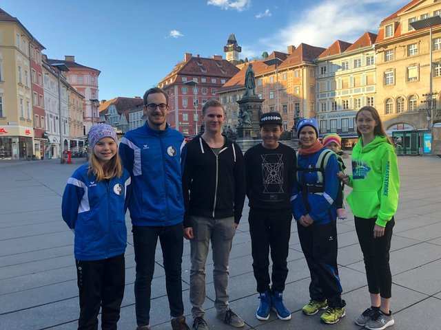 Das erfolgreiche Quintett des SK Vöest Linz mit Coach Julie Nusser