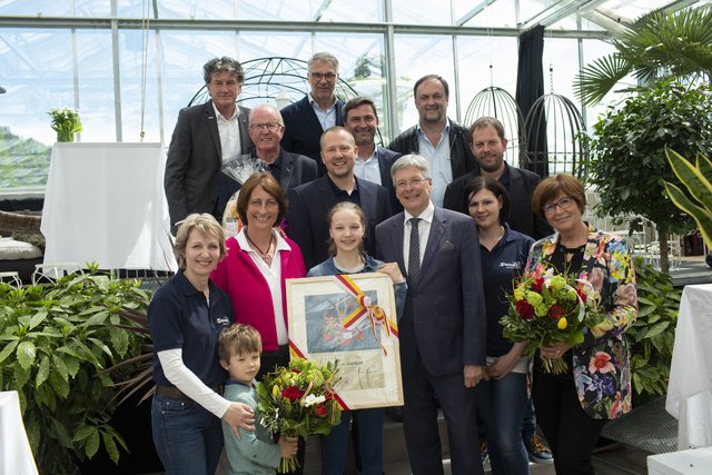 Landeshauptmann Peter Kaiser hat der Familie die Auszeichnung überbracht | Foto: LPD Kärnten/Peter Just