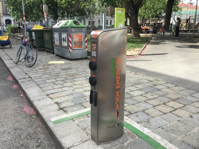 Eine der sechs Ladestationen steht am Diepoldplatz.
